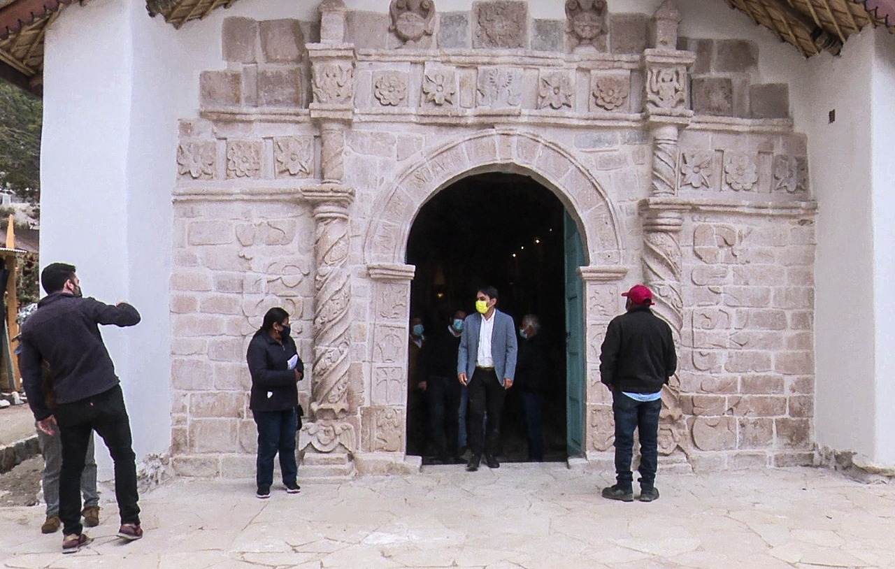 Gobernador en Iglesia de Belén.jpg